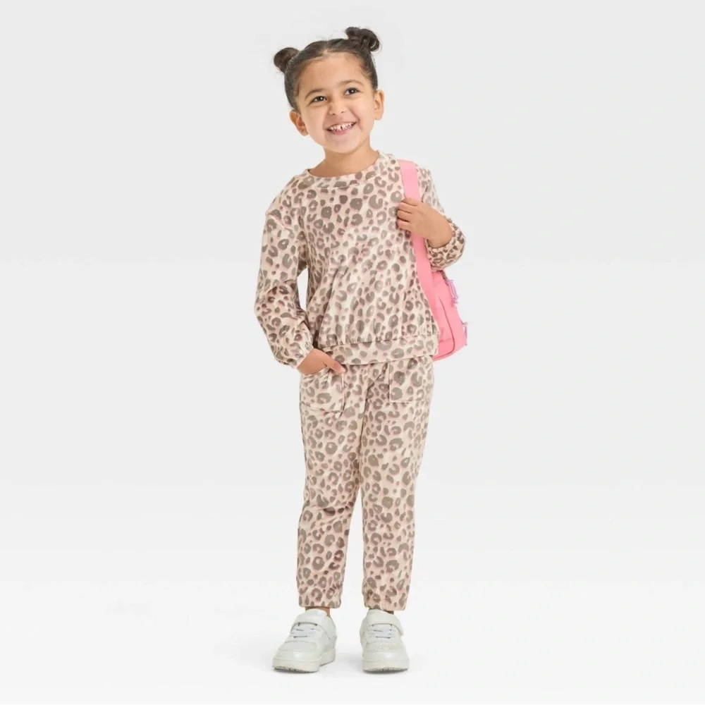 Cat‎ & Jack Girls 2T Leopard Velour Jogger Outfit Set